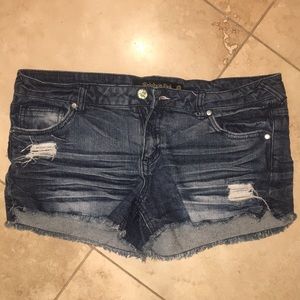 Dark wash jean shorts!